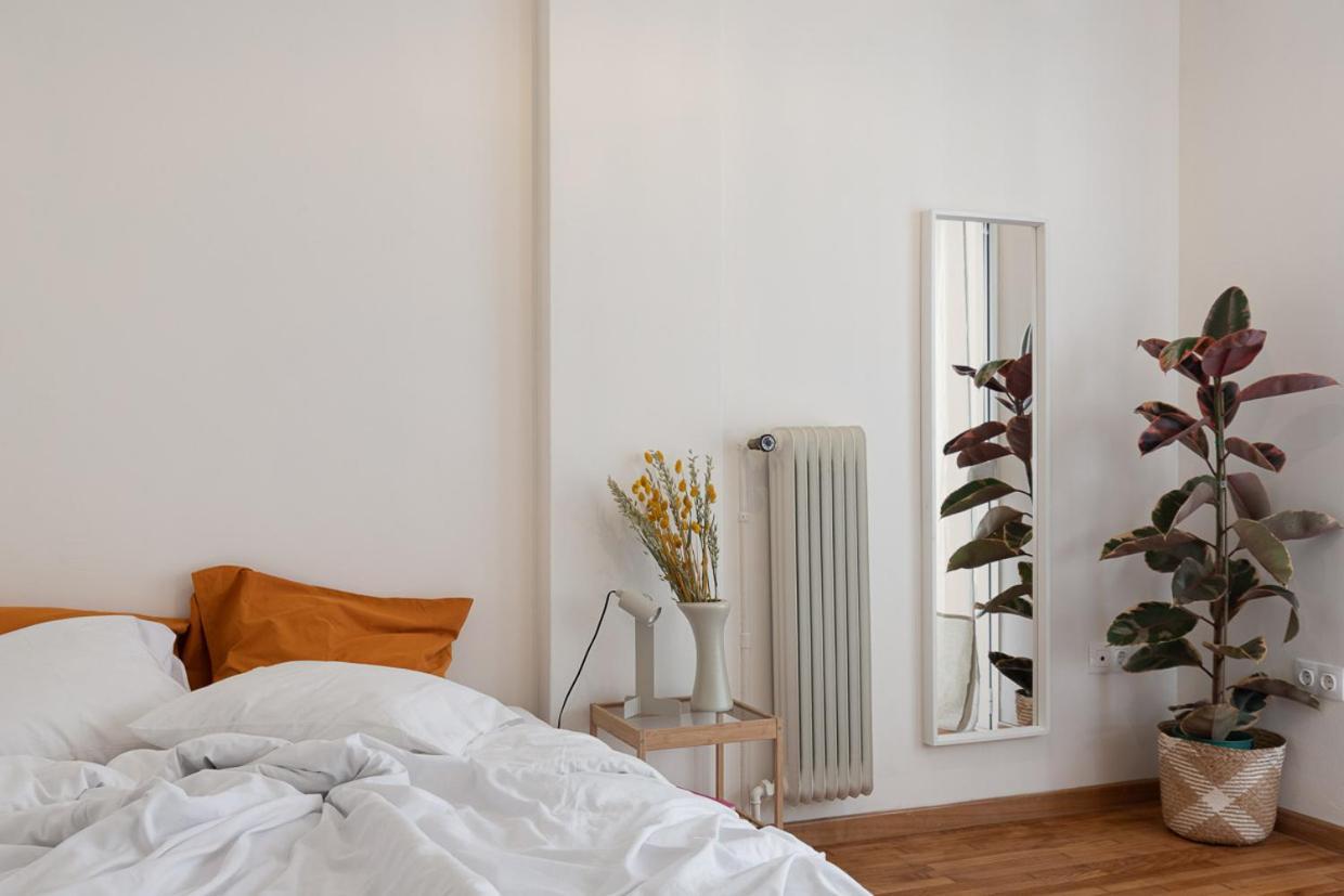 Apartment With Sunny Balcony In Exarcheia Athens