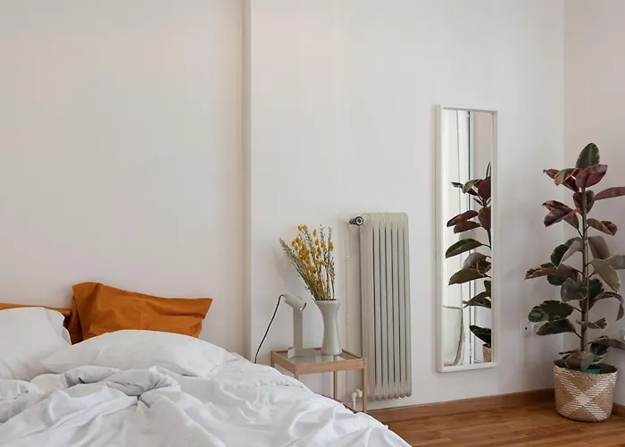 Studio With Sunny Balcony In Exarcheia
