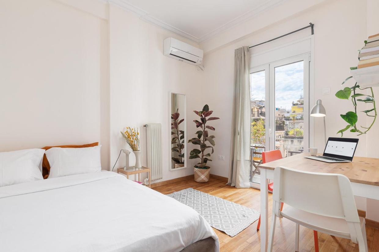 Apartment With Sunny Balcony In Exarcheia Athens